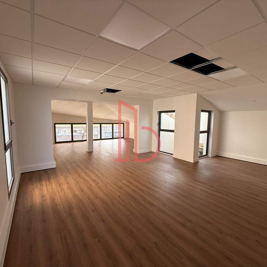 À louer Bureaux - Bordeaux 33800 - 508.98m²