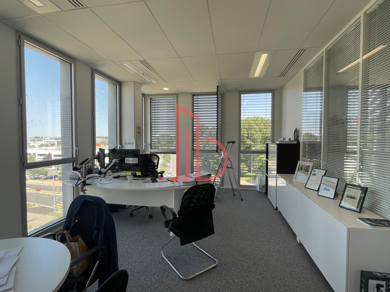 À louer Bureaux - Bordeaux 33000 - 571m²