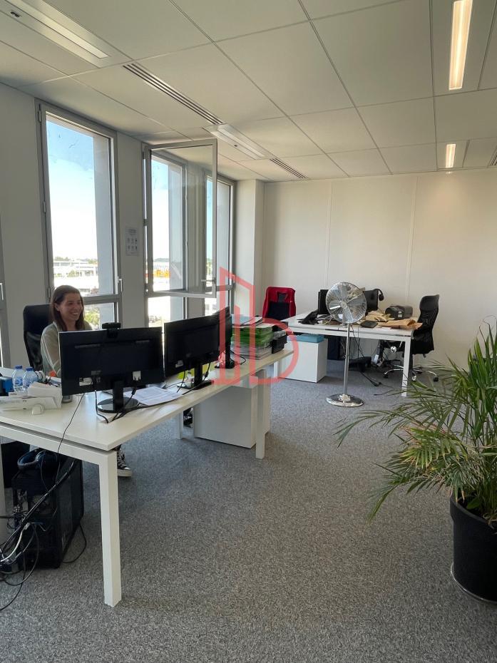 À louer Bureaux - Bordeaux 33000 - 571m²