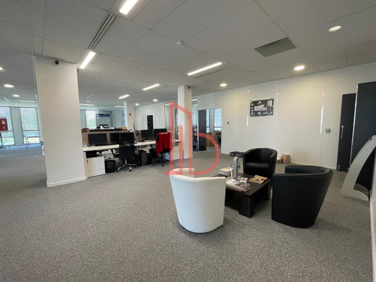 À louer Bureaux - Bordeaux 33000 - 571m²