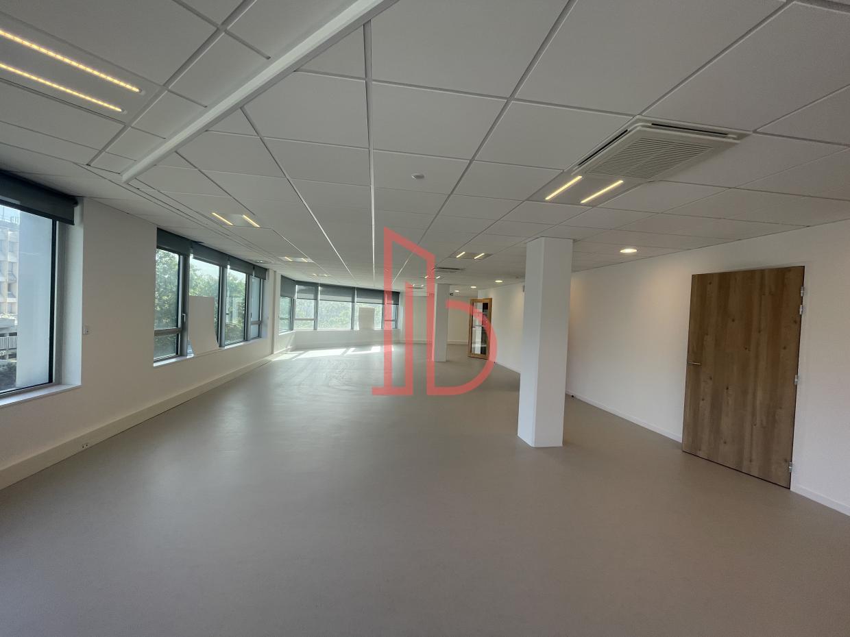À louer Bureaux - Bruges 33520 - 757.74m²