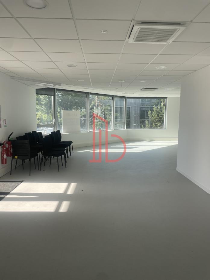 À louer Bureaux - Bruges 33520 - 757.74m²