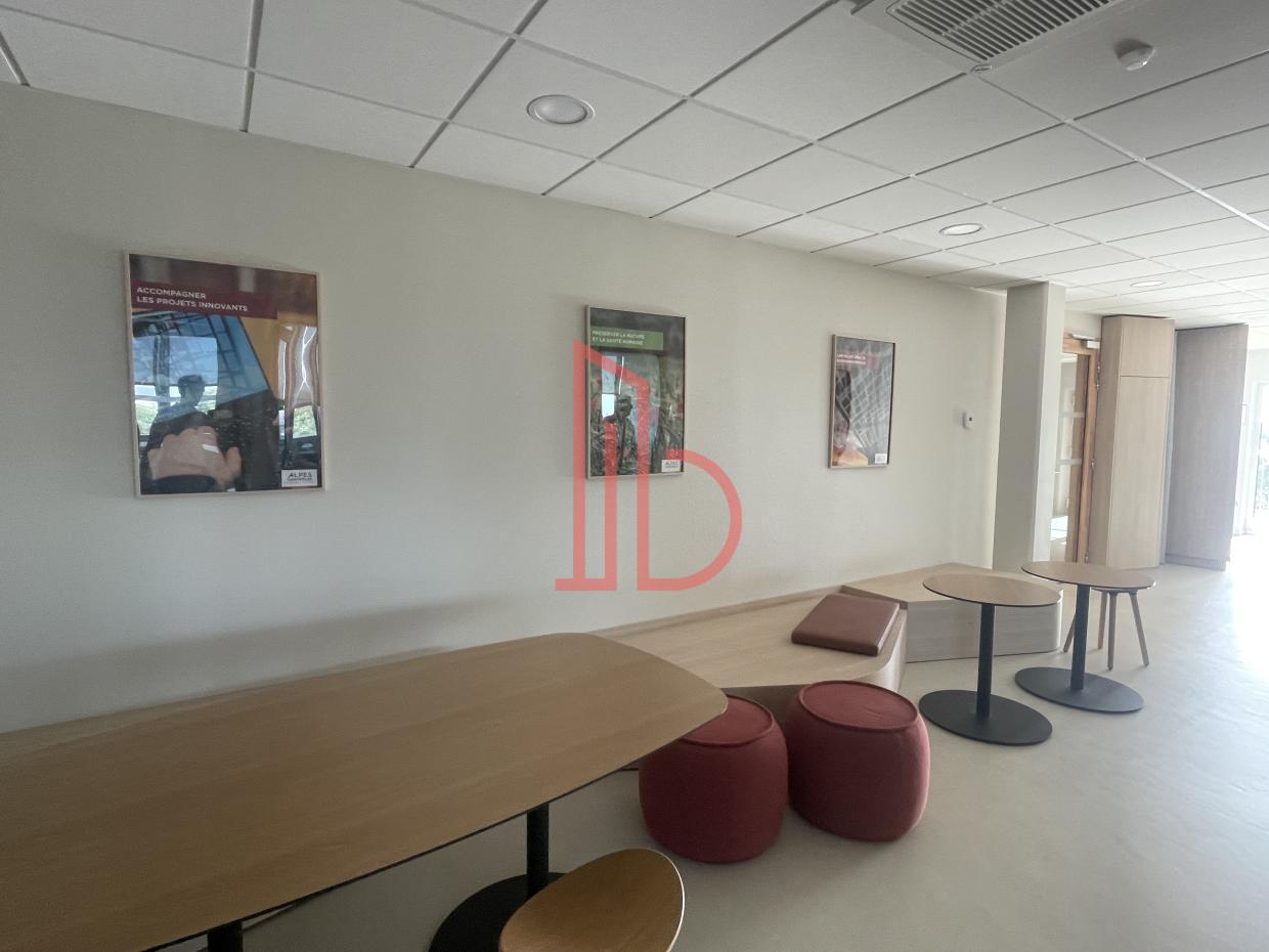 À louer Bureaux - Bruges 33520 - 757.74m²