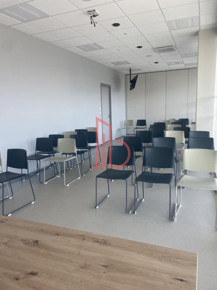 À louer Bureaux - Bruges 33520 - 757.74m²