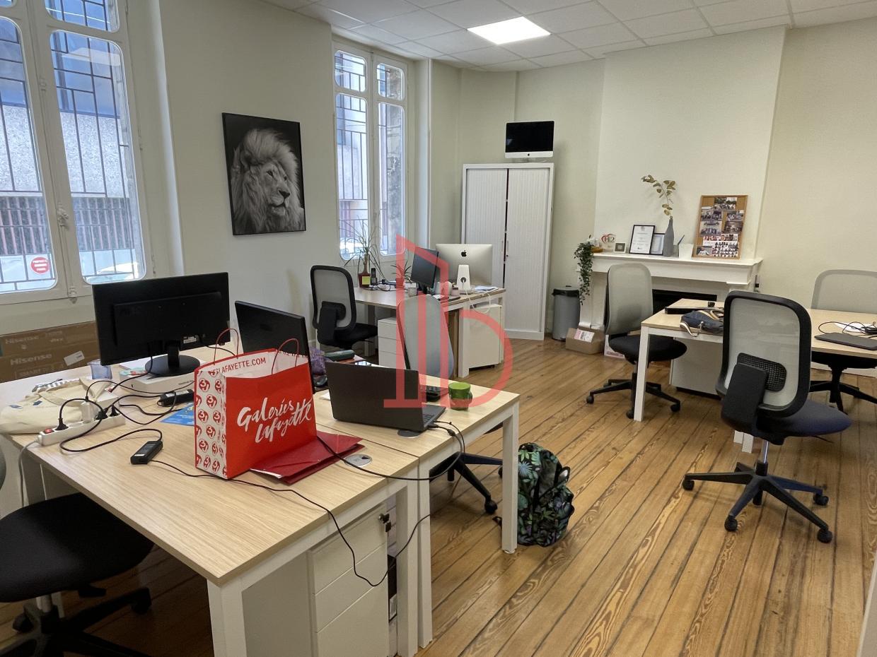 À louer Bureaux - Bordeaux 33000 - 60m²