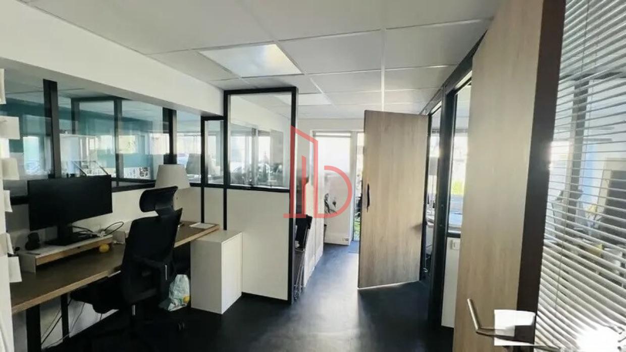 À louer Bureaux - Bordeaux 33000 - 180m²