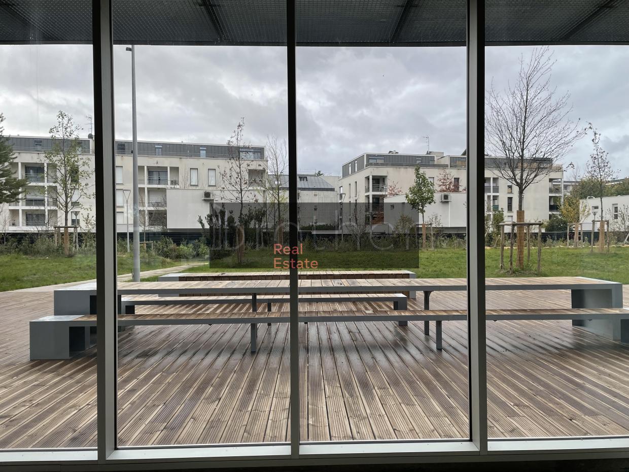 À louer Bureaux - Bordeaux 33300 - 855m²