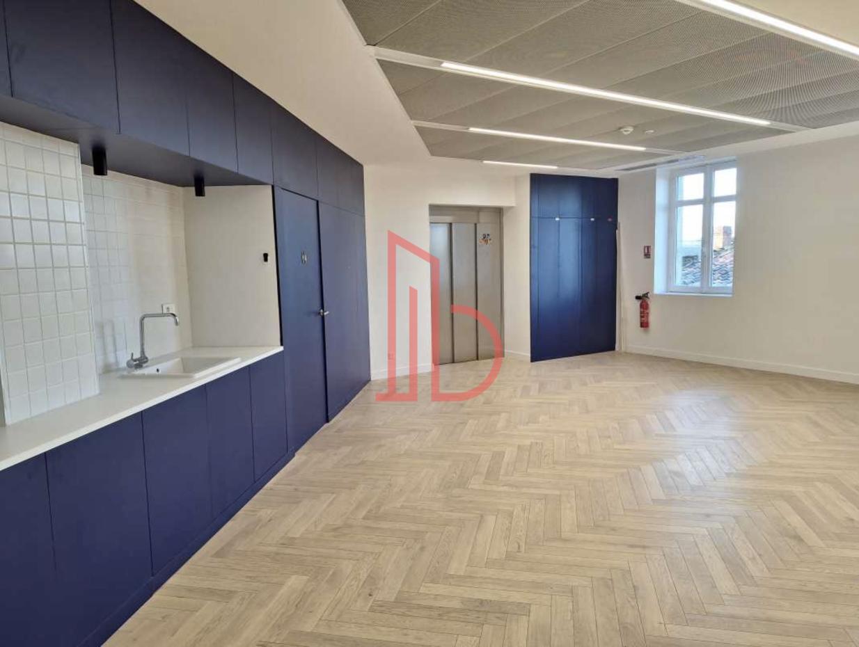 À louer Bureaux - Bordeaux 33000 - 356m²
