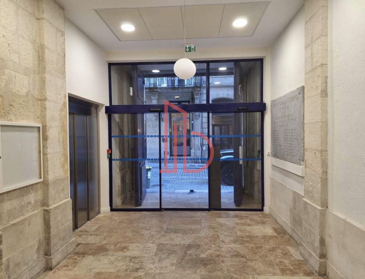 À louer Bureaux - Bordeaux 33000 - 356m²
