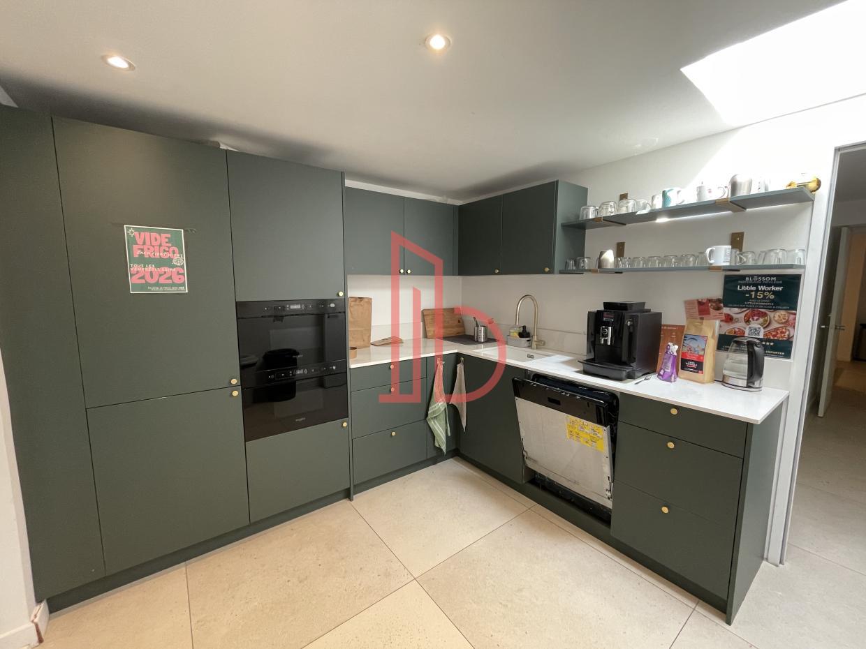 À louer Bureaux - Bordeaux 33000 - 215m²