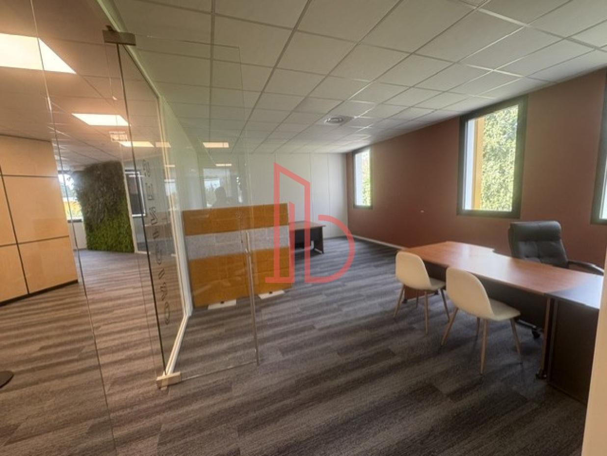 À louer Bureaux - Eysines 33320 - 278m²