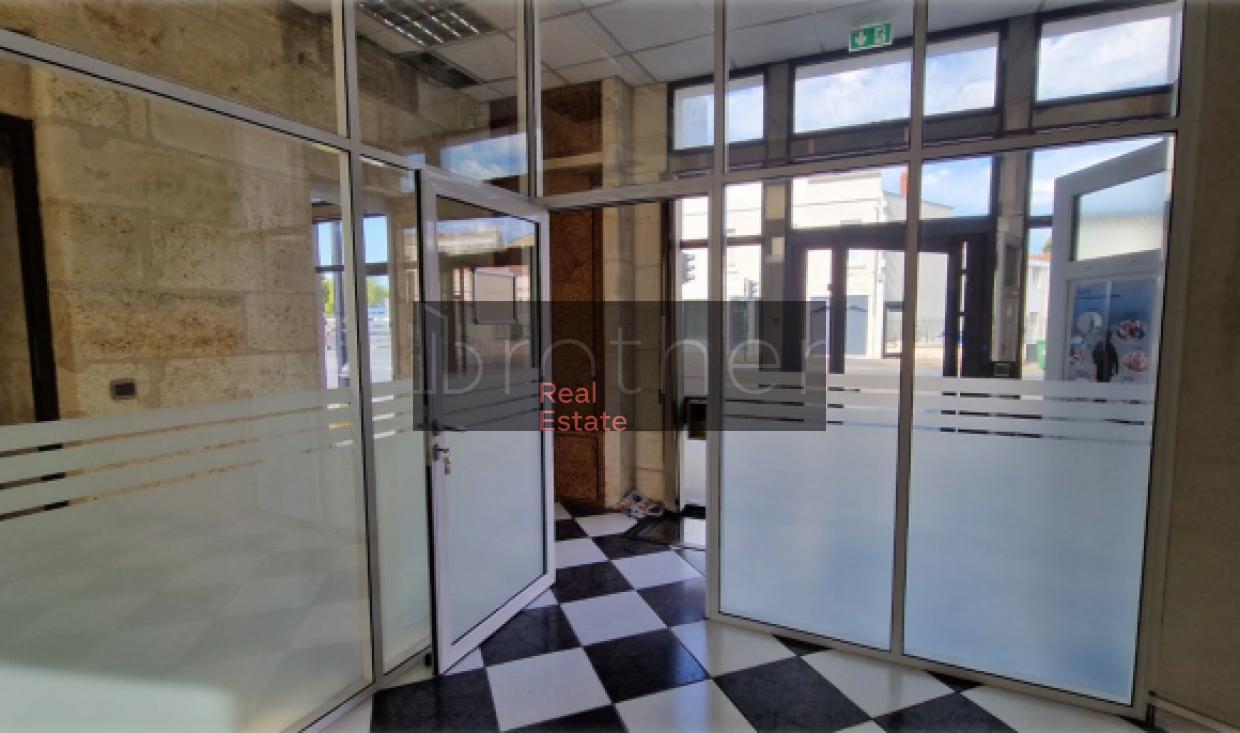À louer Bureaux - Bordeaux 33000 - 121.1m²