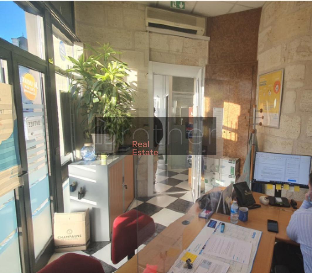 À louer Bureaux - Bordeaux 33000 - 121.1m²