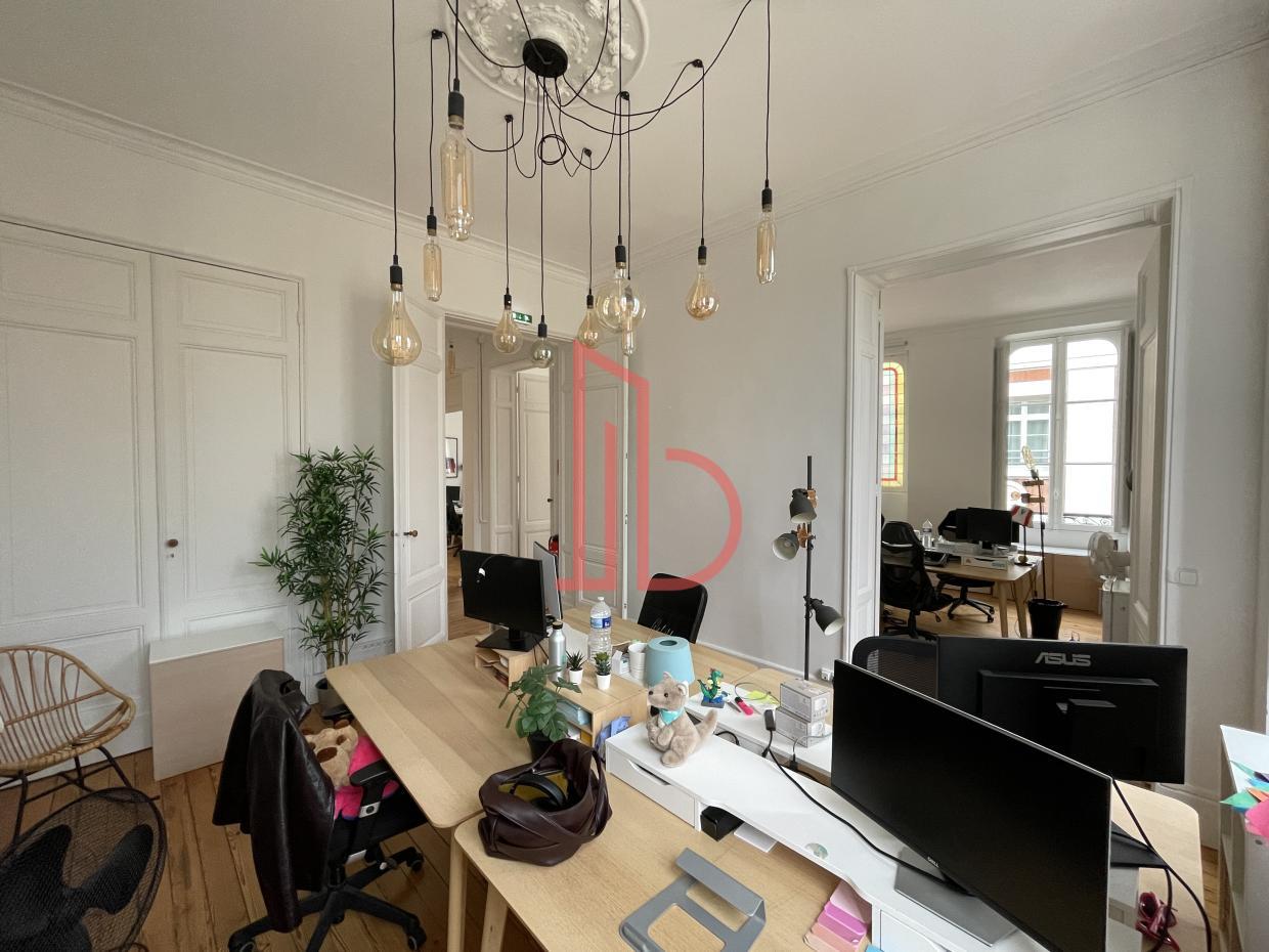 À louer Bureaux - Bordeaux 33000 - 180m²