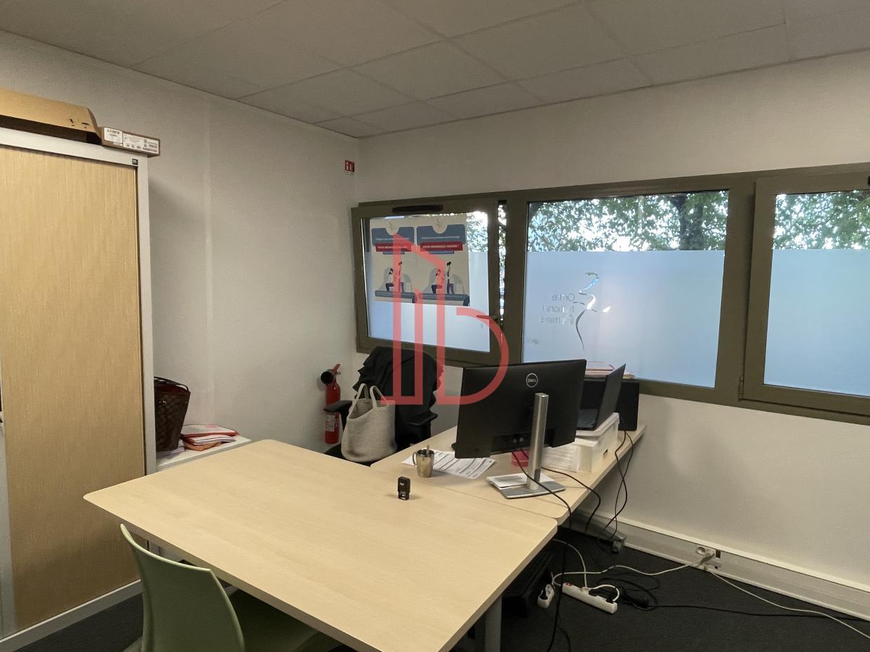 À louer Bureaux - Bordeaux 33100 - 550m²
