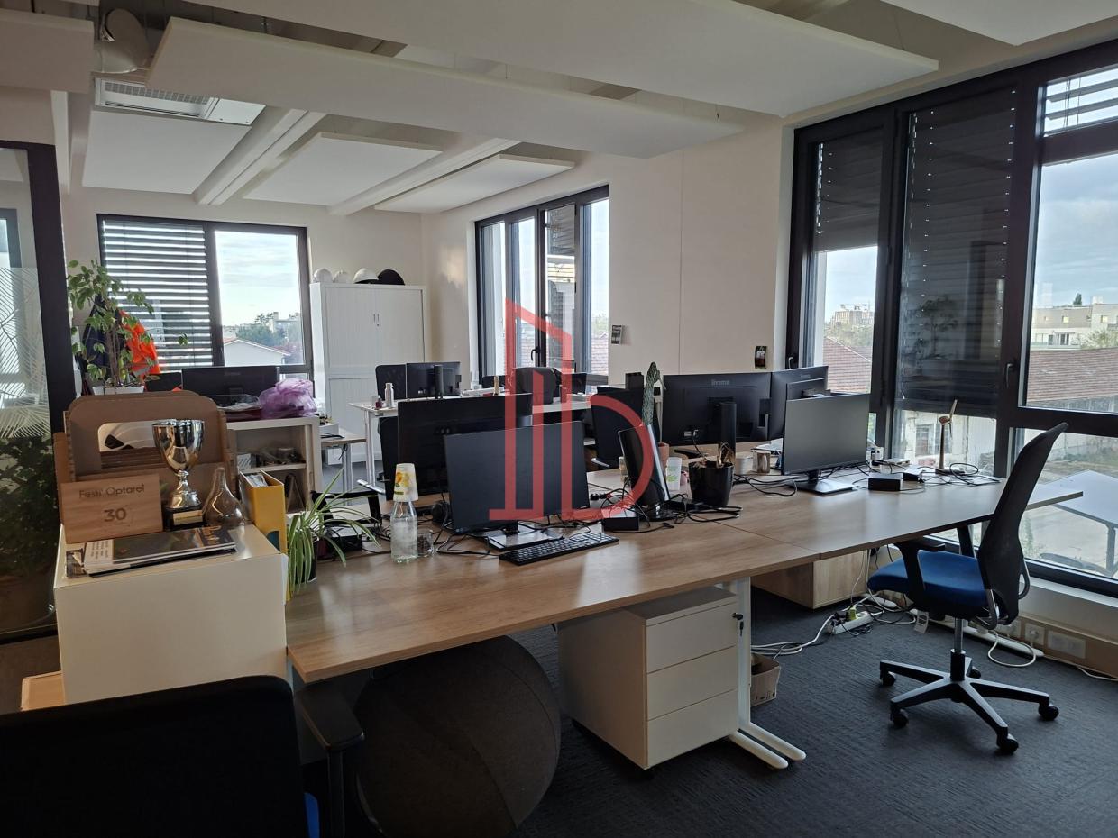 À louer Bureaux - Bègles 33130 - 666m²