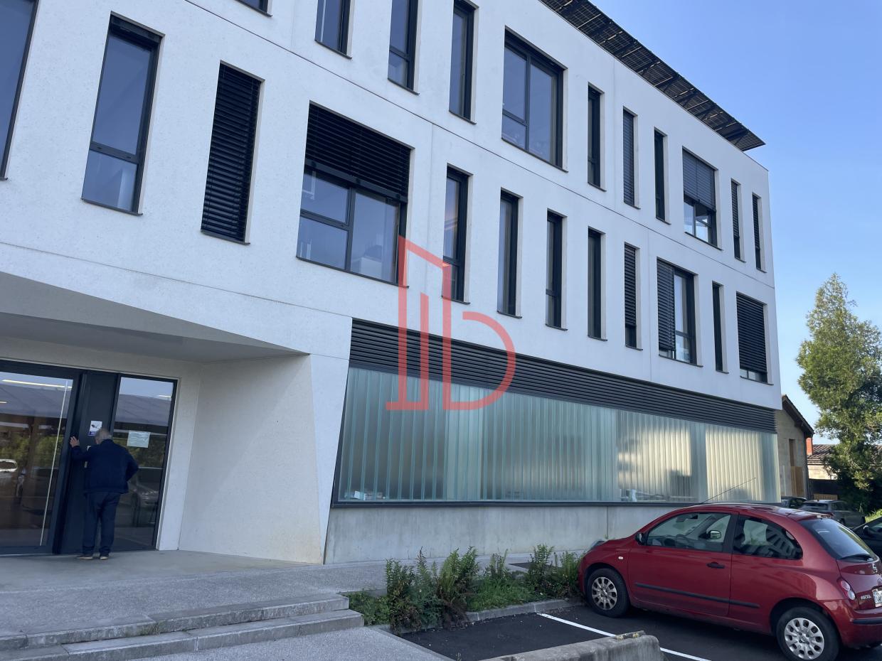 À louer Bureaux - Bègles 33130 - 666m²