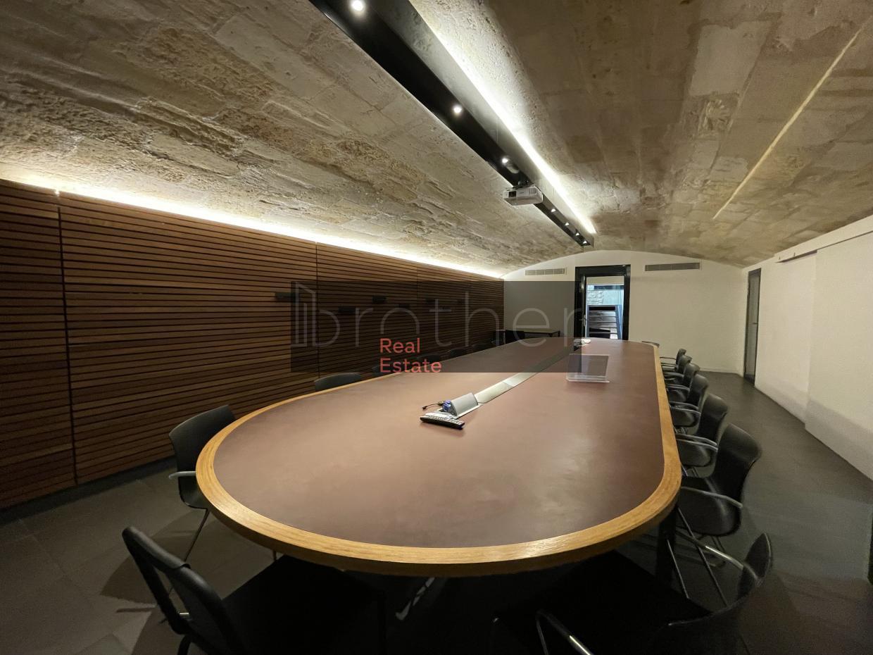 À louer Bureaux - Bordeaux 33000 - 310m²