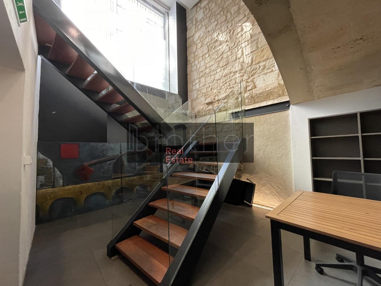 À louer Bureaux - Bordeaux 33000 - 310m²