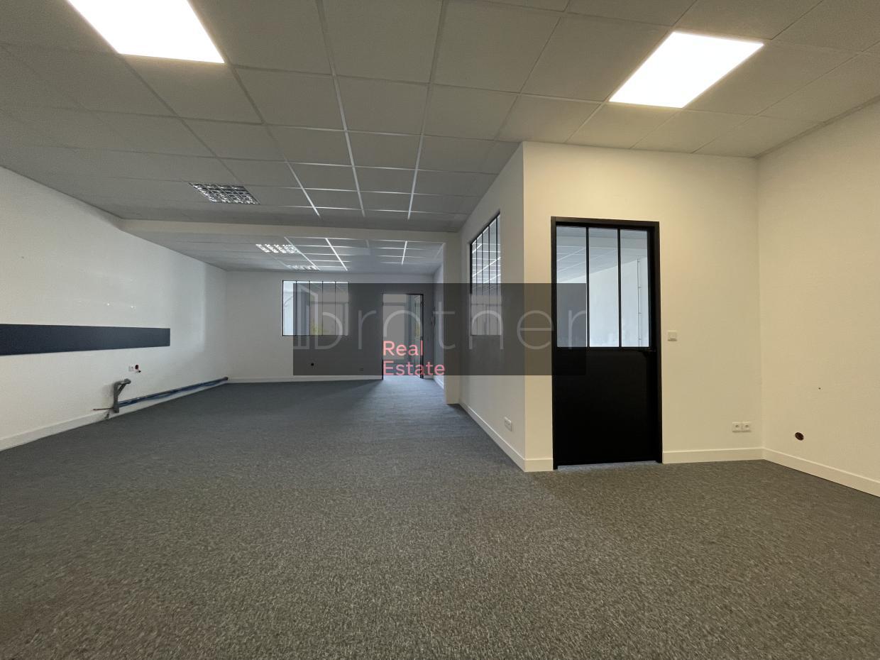 À louer Bureaux - Bordeaux 33300 - 703.34m²