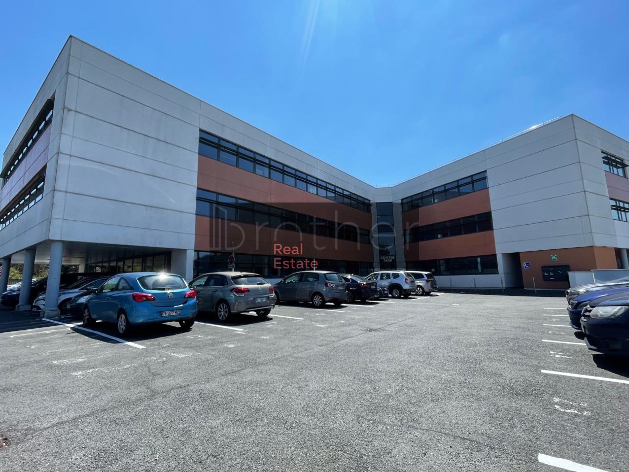 À louer Bureaux - Villenave-d'Ornon 33140 - 1436.75m²