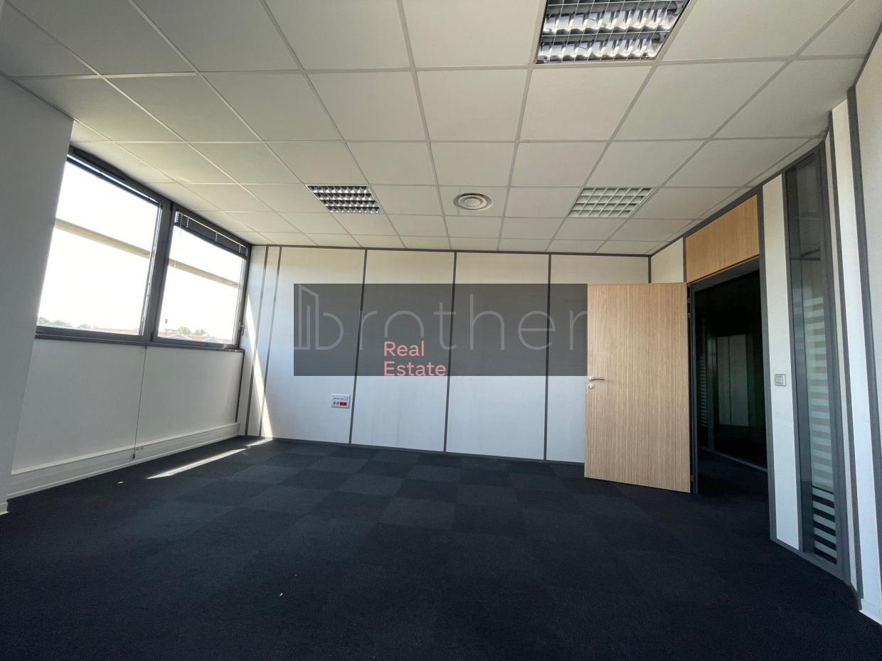 À louer Bureaux - Villenave-d'Ornon 33140 - 1436.75m²