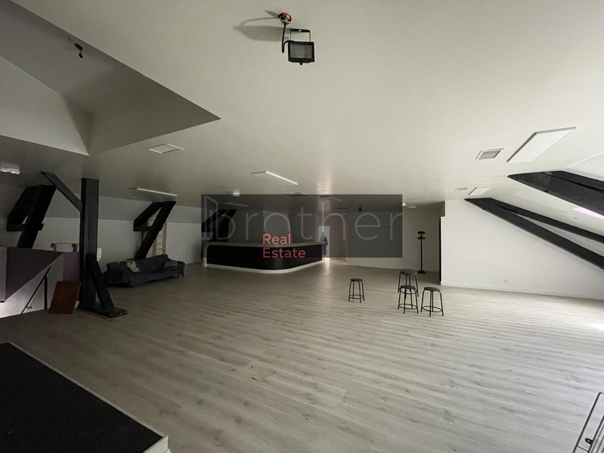 À louer Bureaux - Bordeaux 33300 - 426.84m²