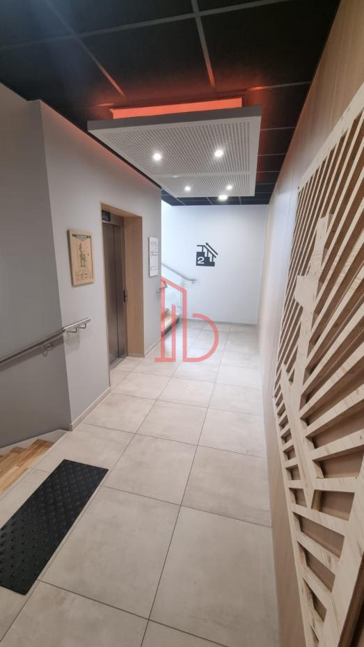 À louer Bureaux - Bruges 33520 - 1240.36m²