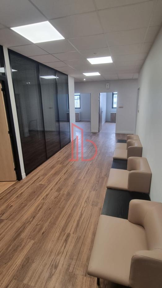 À louer Bureaux - Bruges 33520 - 1240.36m²