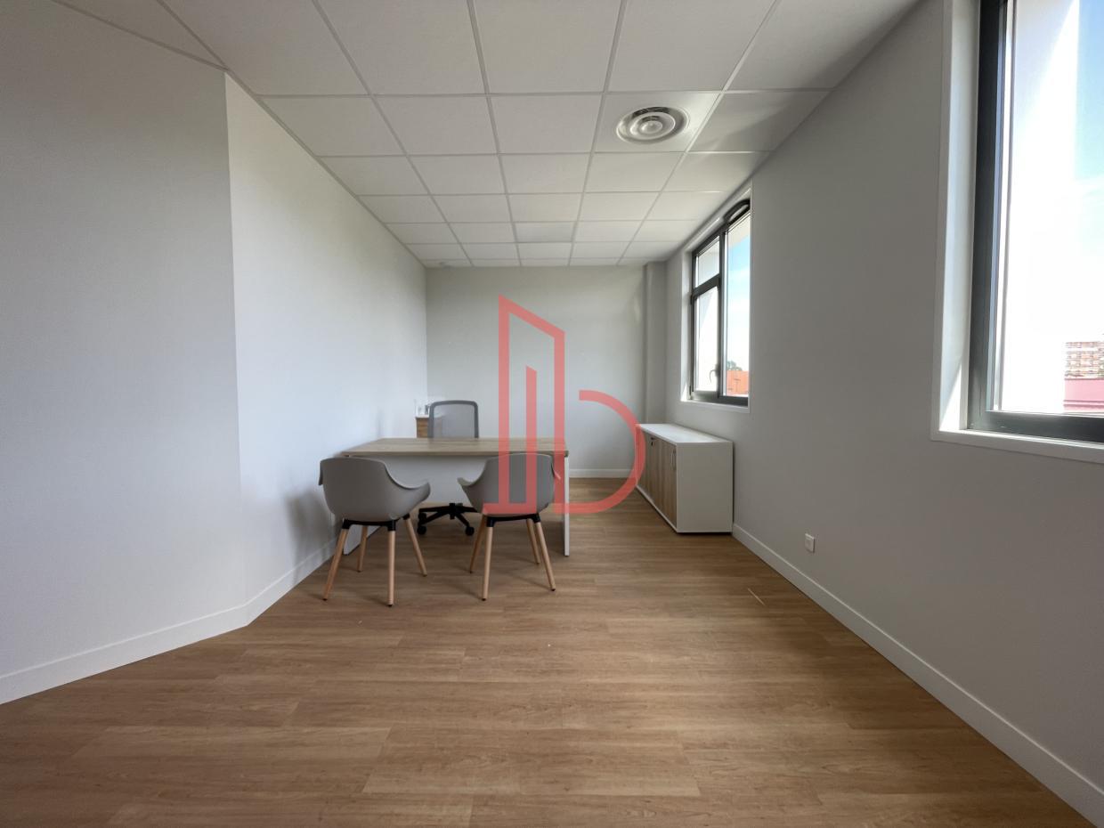 À louer Bureaux - Bruges 33520 - 1240.36m²