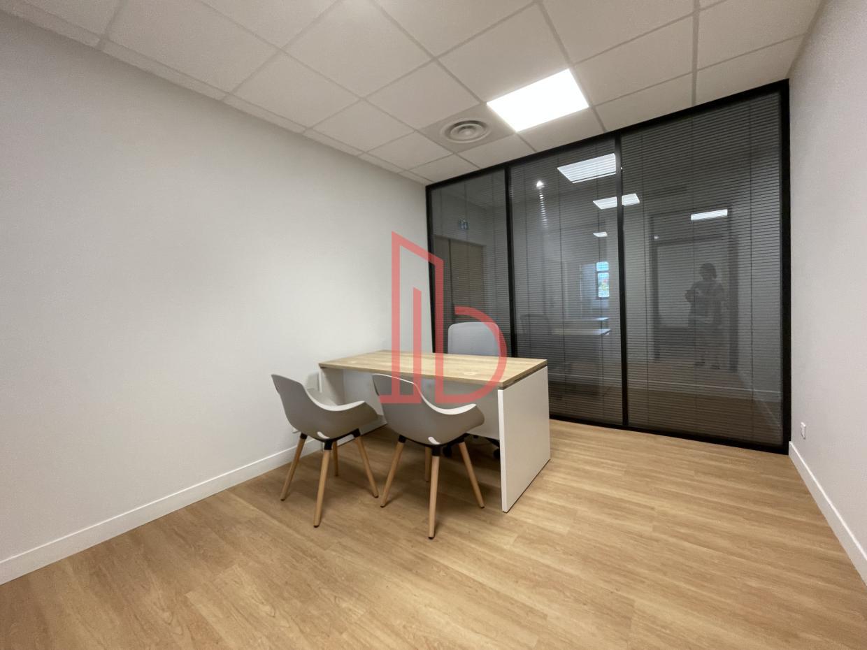 À vendre Bureaux - Bruges 33520 - 1240.36m²
