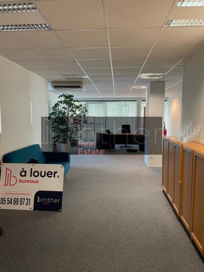À louer Bureaux - Lormont 33310 - 238m²