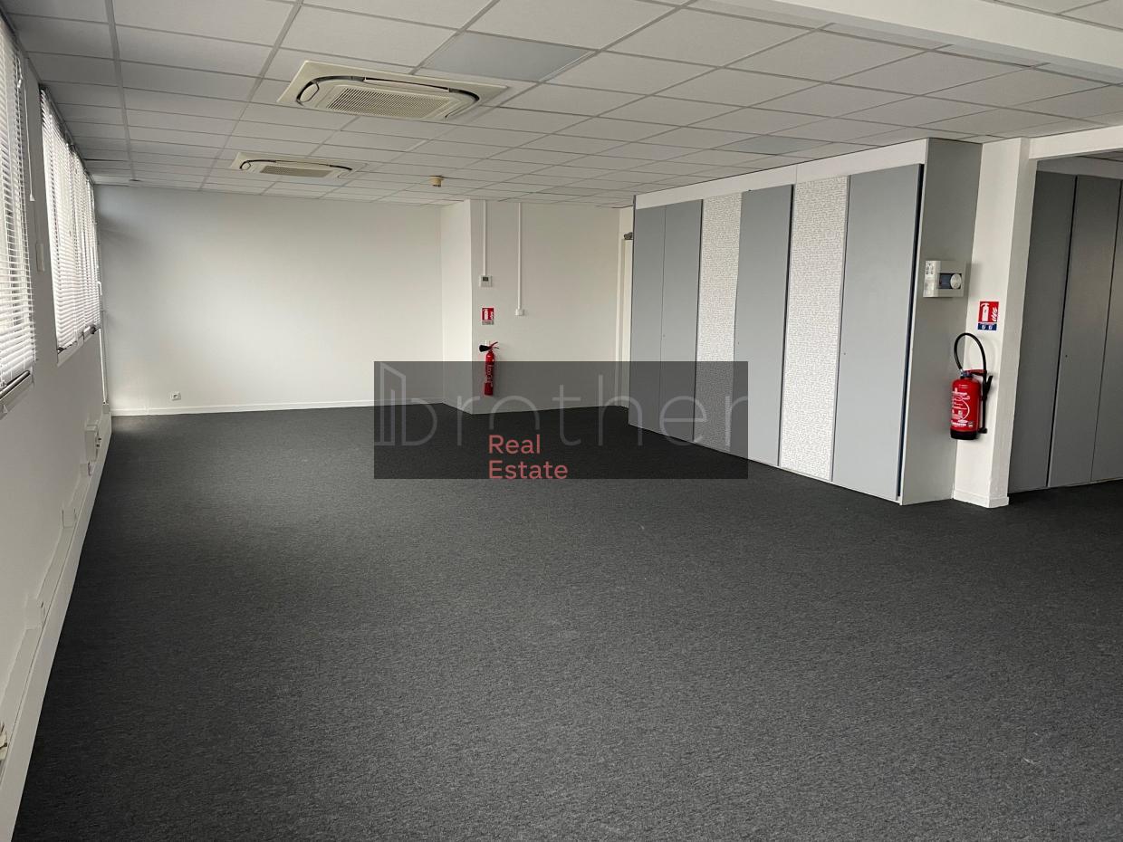 À louer Bureaux - Bordeaux 33000 - 635.07m²
