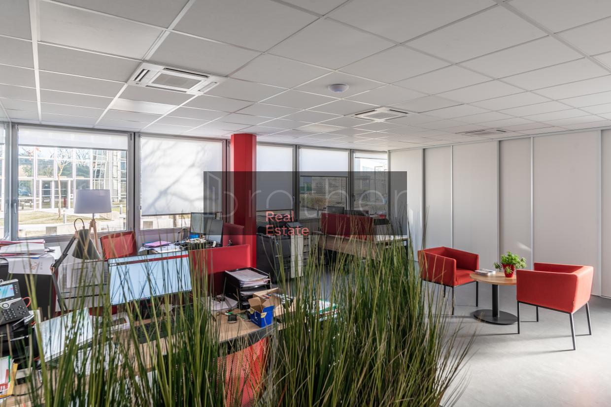 À louer Bureaux - Pessac 33600 - 1953m²