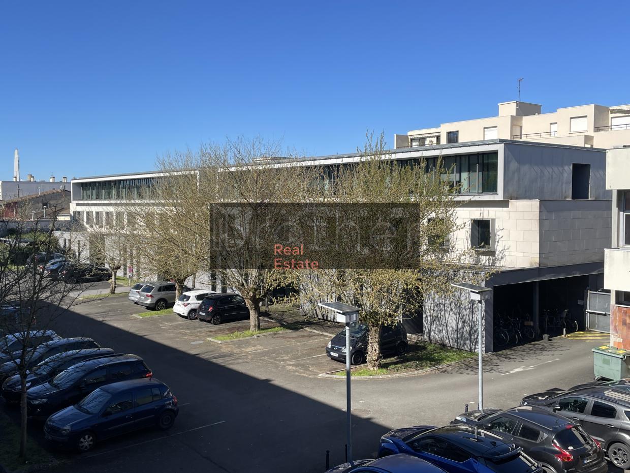 À louer Bureaux - Bordeaux 33000 - 2467m²