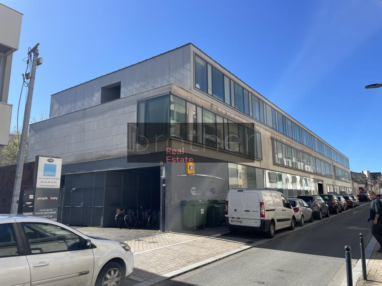 À louer Bureaux - Bordeaux 33000 - 2467m²