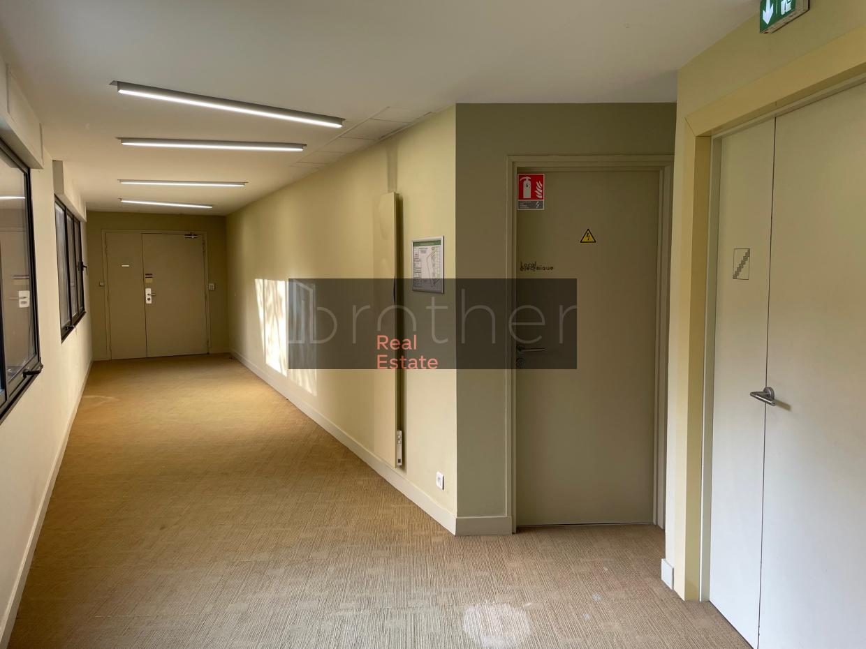 À louer Bureaux - Bordeaux 33800 - 399m²