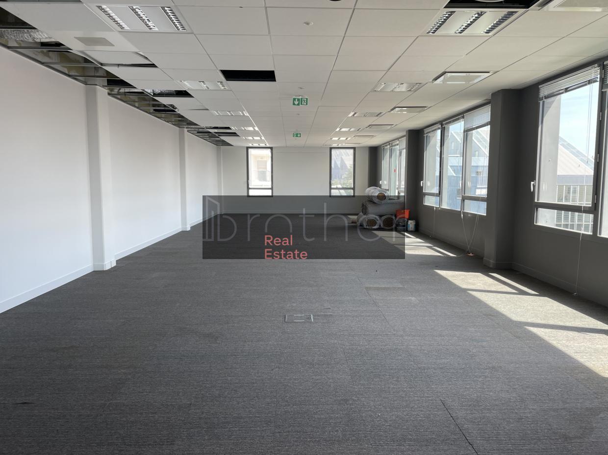 À louer Bureaux - Bordeaux 33300 - 849m²