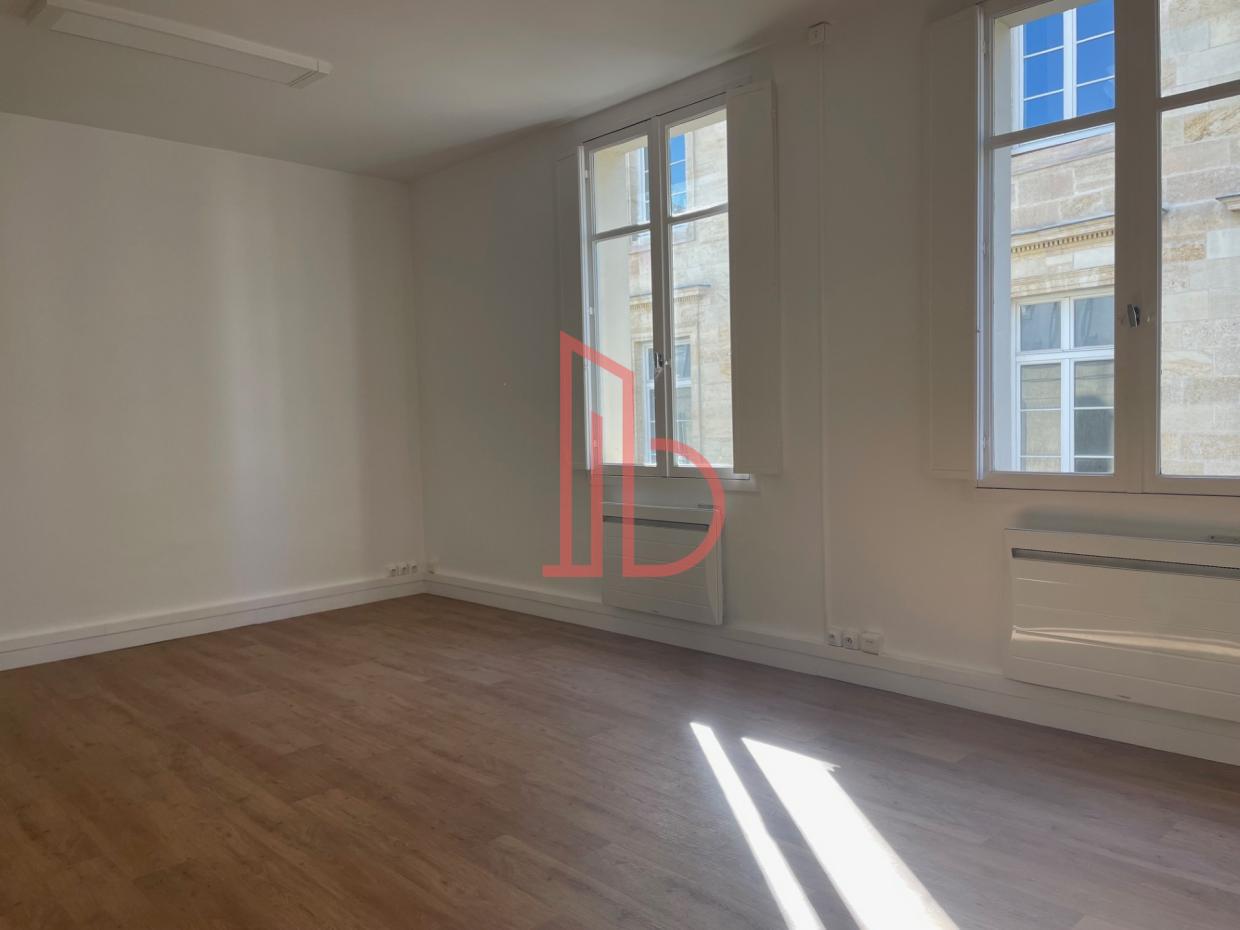 À louer Bureaux - Bordeaux 33000 - 108m²