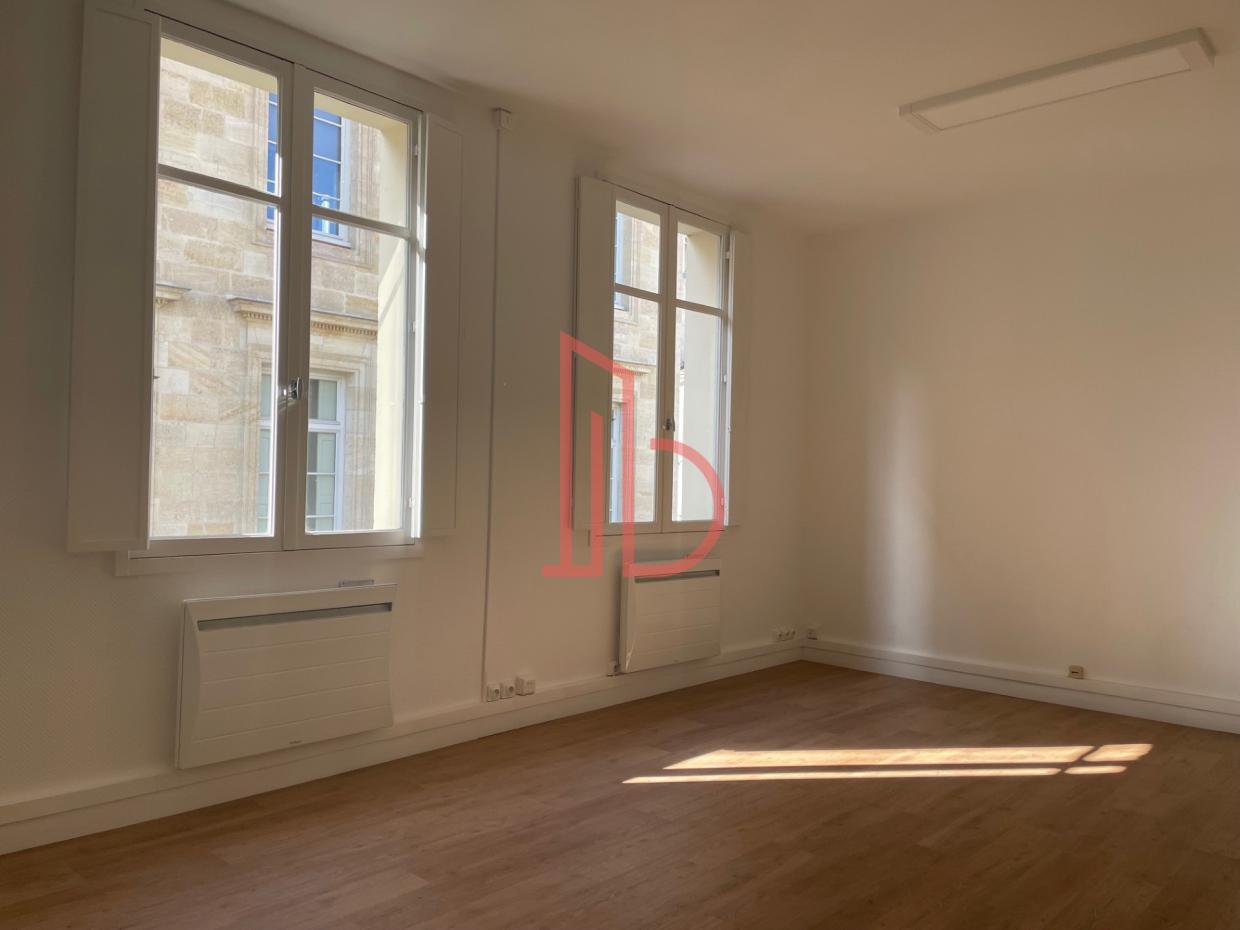À louer Bureaux - Bordeaux 33000 - 108m²