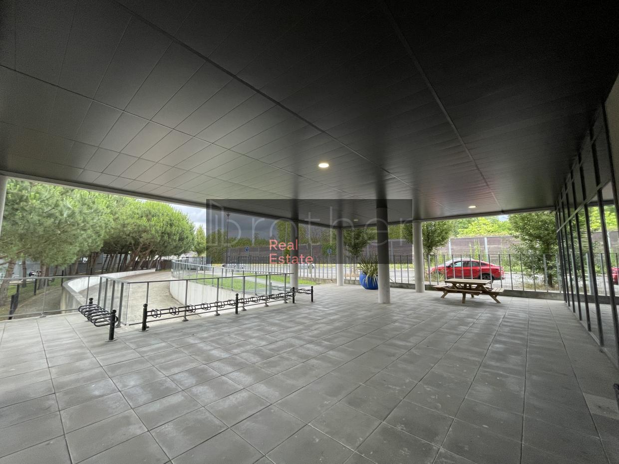 À louer Bureaux - Lormont 33310 - 916.9m²