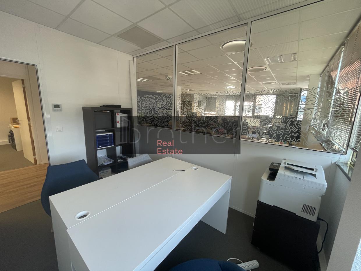 À louer Bureaux - Pessac 33600 - 327m²