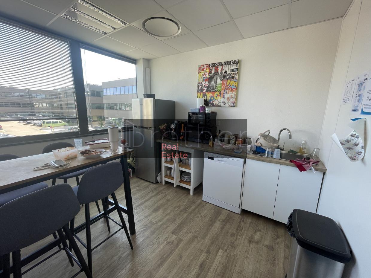 À louer Bureaux - Pessac 33600 - 327m²