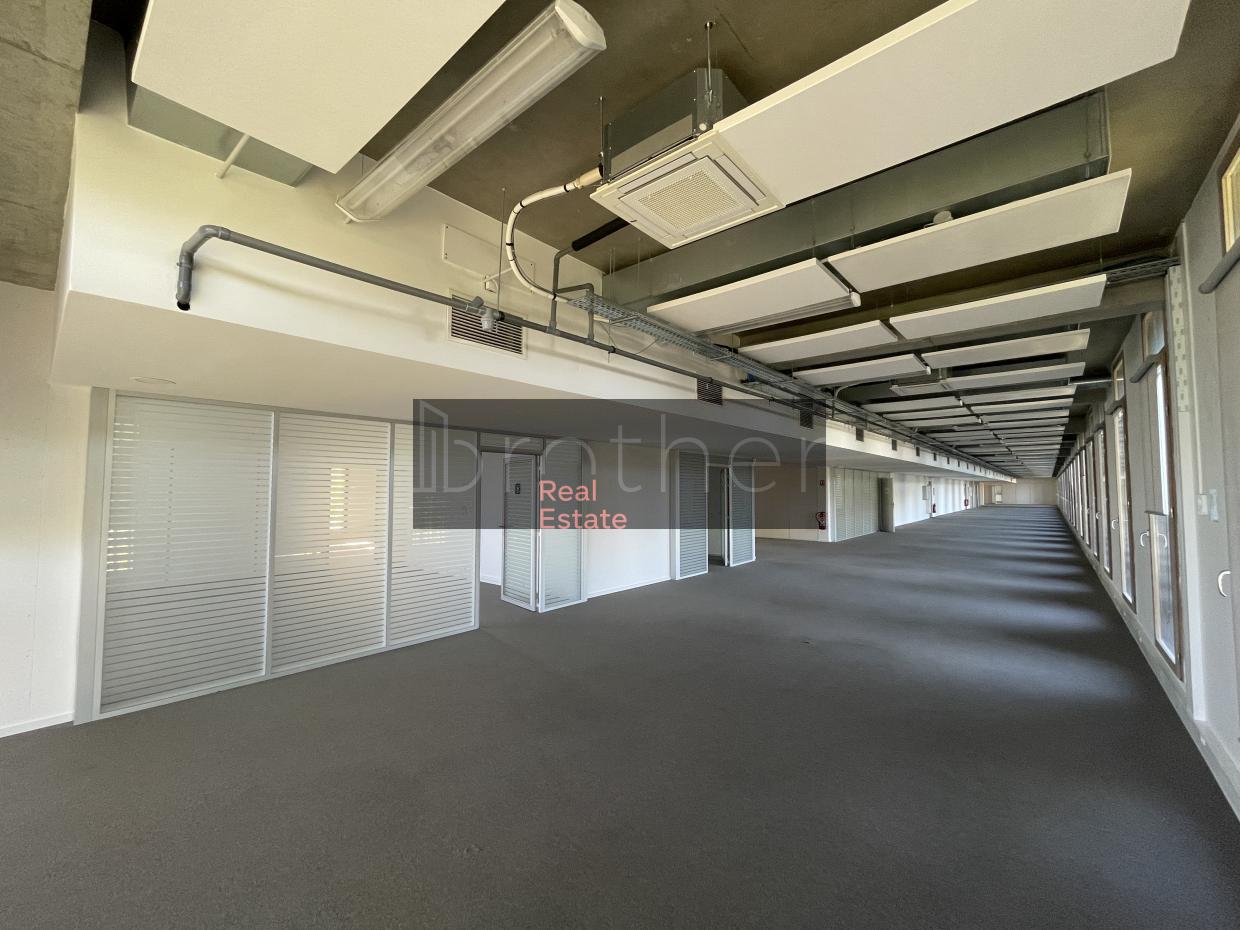 À louer Bureaux - Bordeaux 33300 - 3432m²