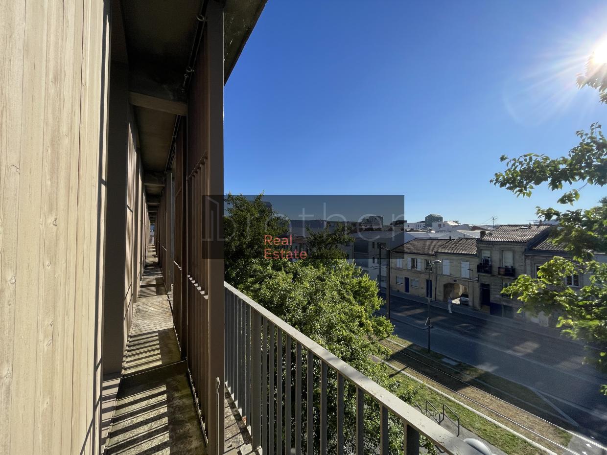 À louer Bureaux - Bordeaux 33300 - 3432m²