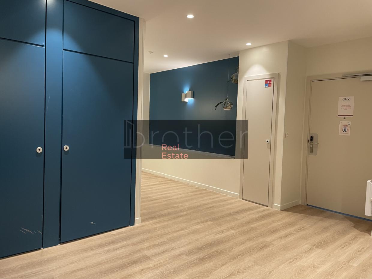 À louer Bureaux - Bordeaux 33300 - 1901m²