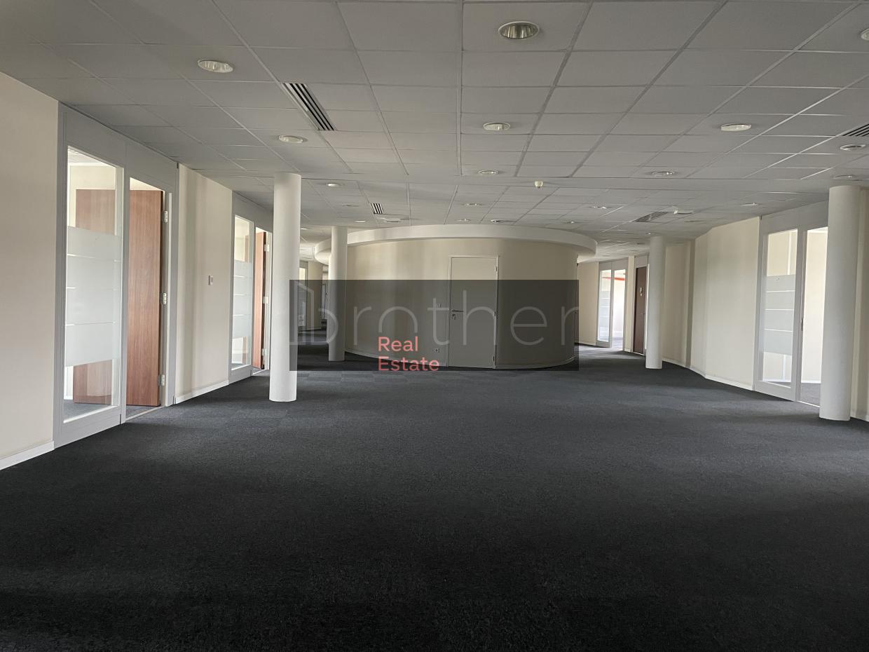 À louer Bureaux - Bordeaux 33300 - 1901m²