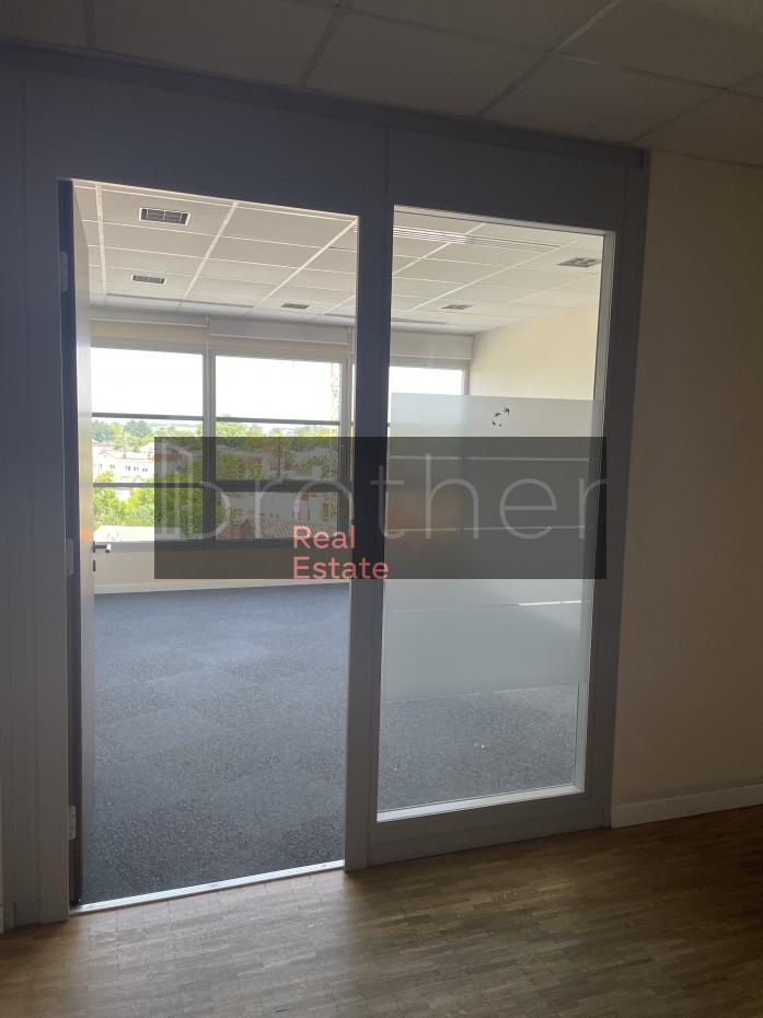 À louer Bureaux - Bordeaux 33300 - 1901m²
