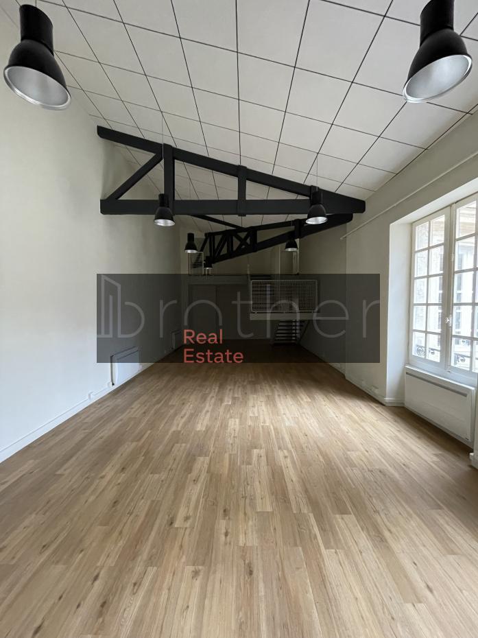 À louer Bureaux - Bordeaux 33000 - 223m²