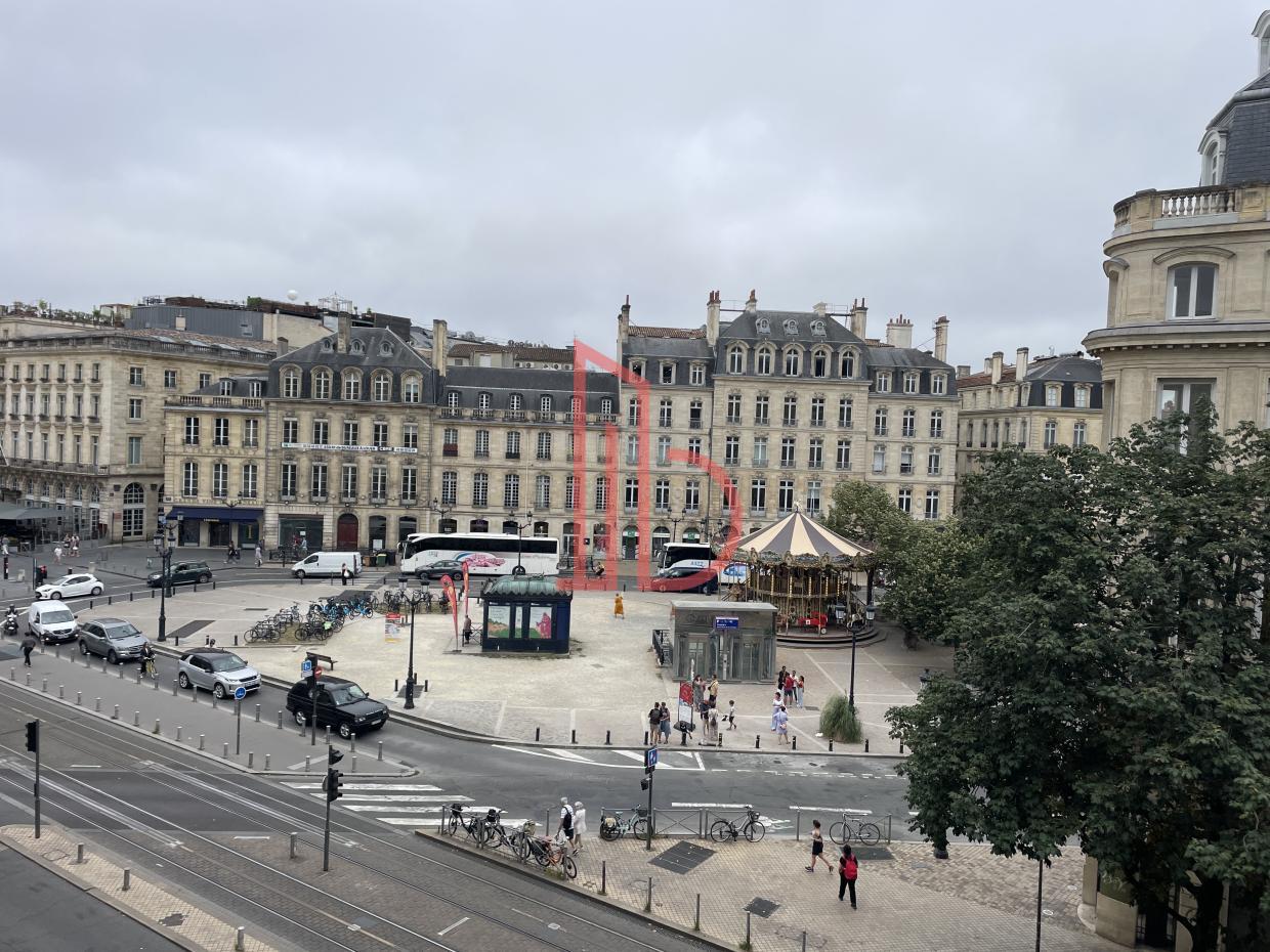 À louer Bureaux - Bordeaux 33000 - 131.6m²